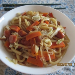 野菜もたっぷり取れる！【簡単焼きうどん】